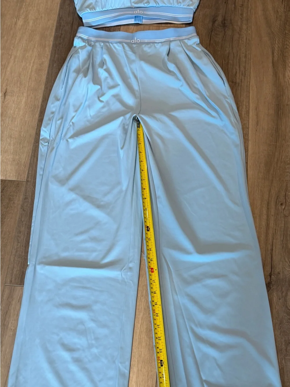 ALO Yoga soft scoop